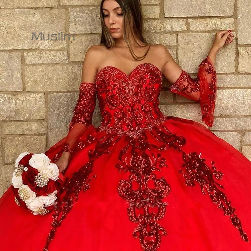 فساتين Quinceanera بالترتر الأحمر اللامع على شكل قلب فستان حفلة لامع فيستدو 15 Anos Debutante Luxo مطرز بأربطة حسب الطلب