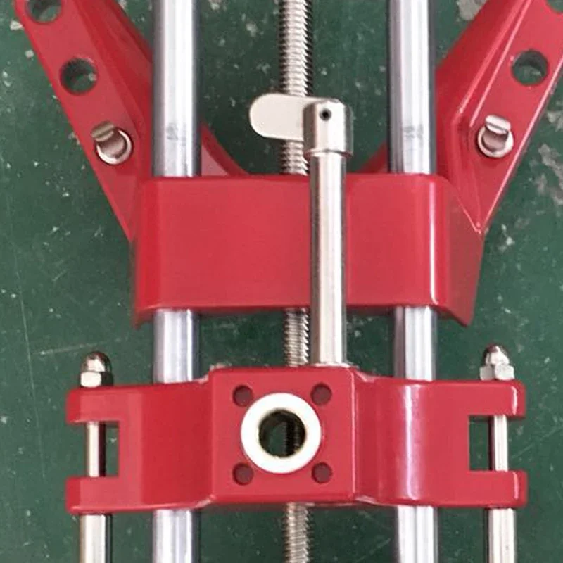 Self Centering Wheel Adaptor Clamps on All Wheel Alignment Machines