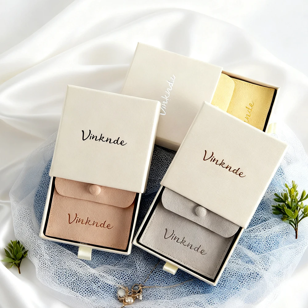 

50Pcs Custom Logo Beige 9x9x2.5cm Jewelry Drawer Box With 8x8cm Microfiber Suede Jewellry Snap Gift Bag Earrings Envelope Pouch