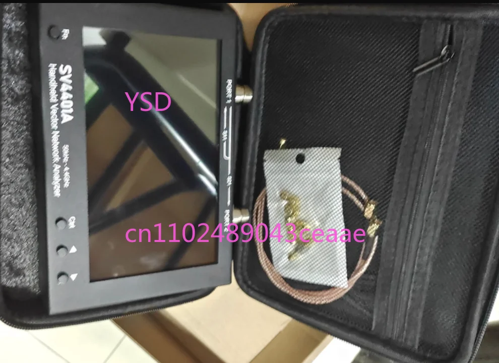 Analizador de Redes Vectoriales SV4401A de 50KHz-4.4GHz con Pantalla Grande de 7 Pulgadas para Ingeniería de RF y Microondas