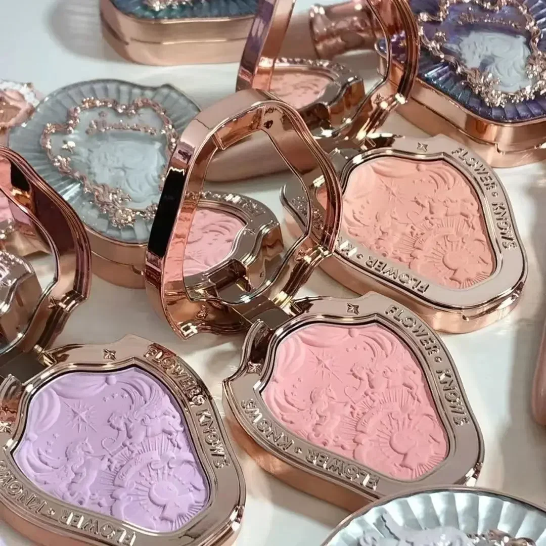 Bloem Kent Eenhoorn Reliëf Blush Gradiënt Aardbei Rococo Paars Blush Palet Gemakkelijk Te Dragen Langdurig Gezicht Make-Up Blush