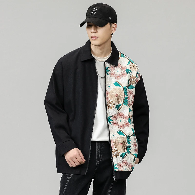 

Мужская повседневная куртка на весну-осень, новая модель, с вышивкой и пэчворком, воротник-стойка, уличный стиль, свободный крой, декор на молнии