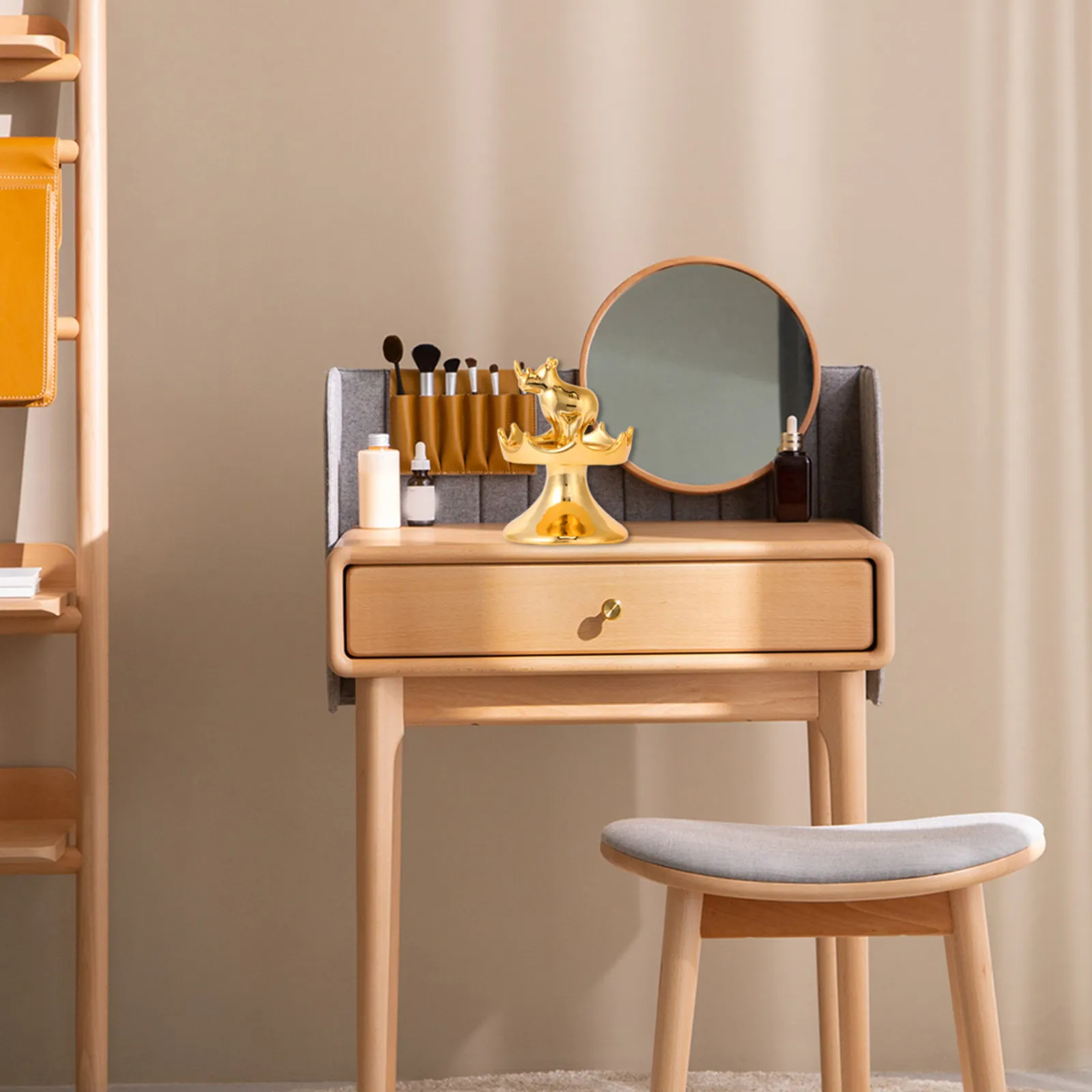 1Pcs Sleek Ceramic Jewelry Organizer Golden Crown Rhino Earring Display Stand Vertical Storage for Matching Pairs Easy Access