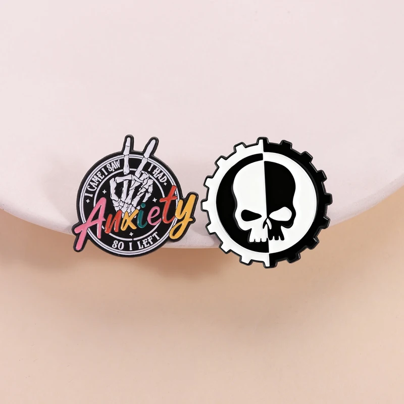 مضحك عبارة جمع المينا دبابيس عقد على اسمحوا لي الدردشة GPT هذه البطارية المنخفضة قد أكون خطأ ولكن أ شك ذلك دبابيس المجوهرات هدية