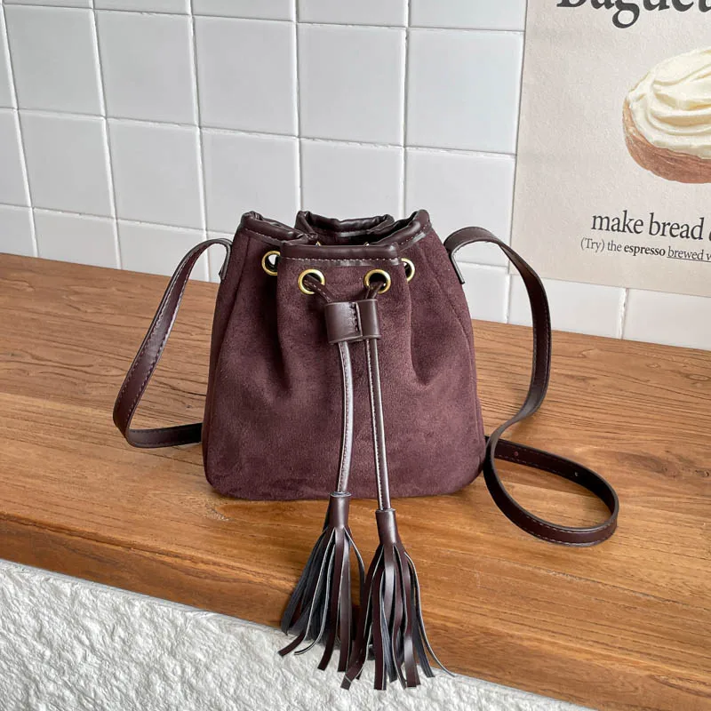 Retro Suede Bucket Bag for Women Vintage Drawstring Crossbody Handbag with Tassel Small Shoulder Bag сумки для женщин