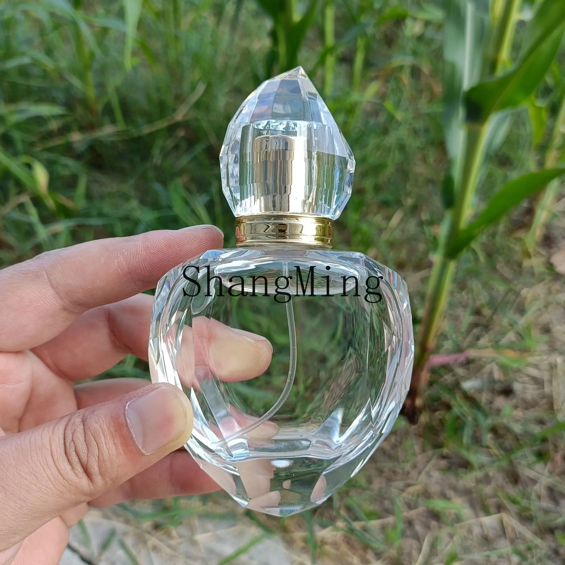 

DSA perfume bottle, polished perfume bottle, heart-shaped bayonet, thick bottom crystal white material glass perfume bottle