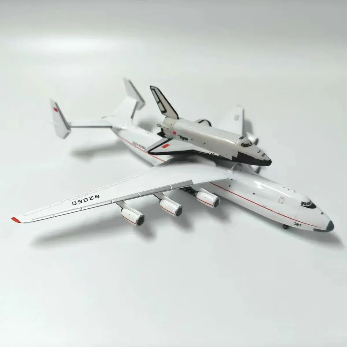 

Литой под давлением масштаб 1:400 Антонов АН-225 Буран из сплава модель самолета Коллекционная игрушка в подарок сувенир дисплей орнамент