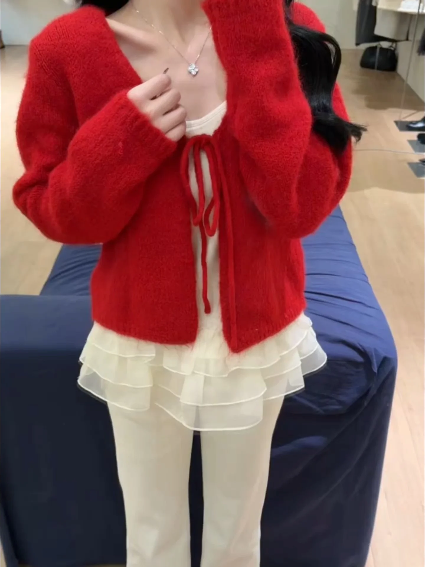 

Red Knitted ort V-ne Sweater with Bow Tie Spring Commute Sle Women's Faion Two-piece Set Inner Wear Top for Young Girls