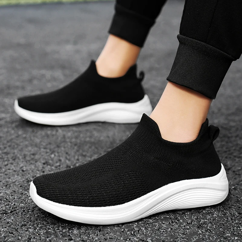 Neue Sommerschuhe für Herren Slipper atmungsaktive Herren Sneakers Mode bequeme lässige Fuß Tenis Masculin Zapatillas Hombre