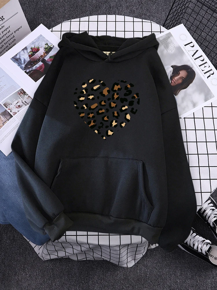 Simple Broken Leopard Heart Prints Hoodies Women Harajuku Cartoons Clothing Casual Loose Hoody Fleece Pocket Female Sweatshirt