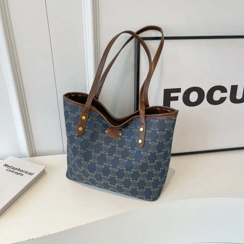 حقيبة كتف نسائية مصنوعة من الجلد الفاخر تتميز بنمط باريس العصري خفيف الوزن وناعم للاستخدام اليومي #3