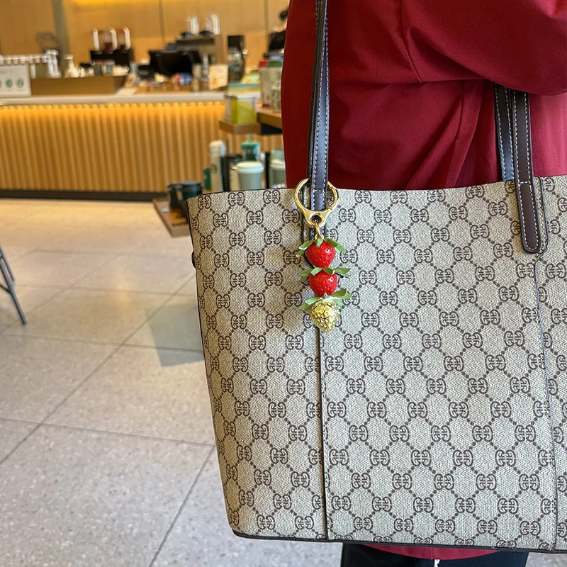 

Модный брелок-подвеска в виде клубники для сумки, рюкзака, автомобиля, ключей