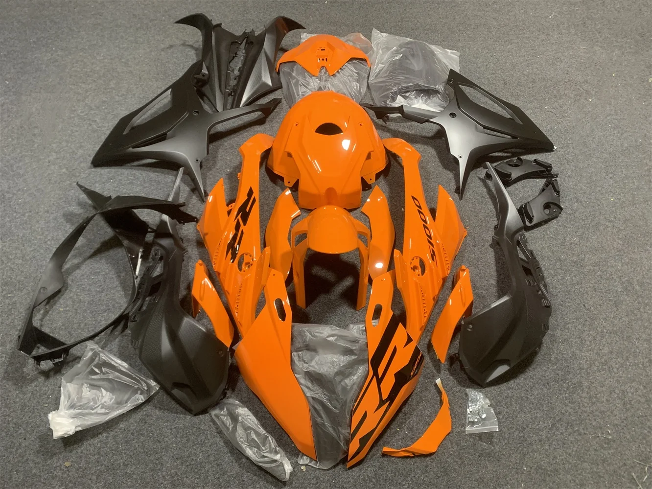 The motorcycle fairing kit is suitable for the S1000RR 2023 2024 S1000 23 24 body fairing orange motorcycle housing