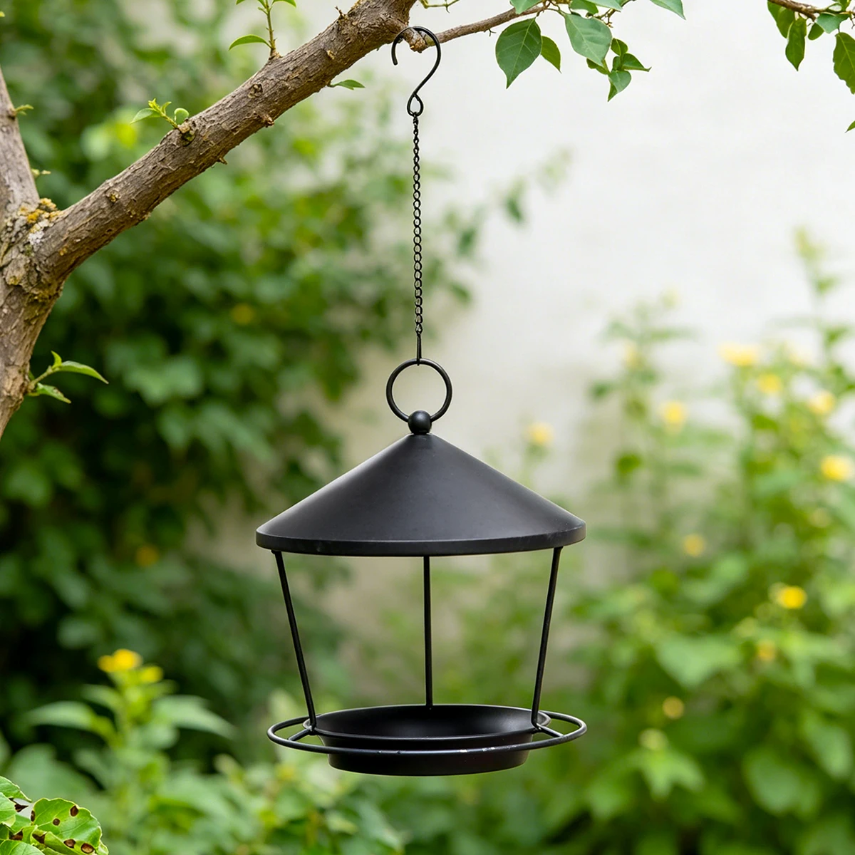 Weatherproof Hanging Bird Feeder With Roof Design Metal Wild Bird Feeder For Backyard Patio And Outdoor Garden