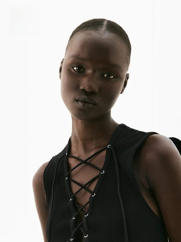 กระโปรงทรงเอ midi สีพื้นเรียบง่าย แต่งเข็มขัด ดีไซน์เก๋ สไตล์ลำลอง แฟชั่นใหม่ล่าสุดสำหรับผู้หญิง รุ่น Dr Spring จาก H&M