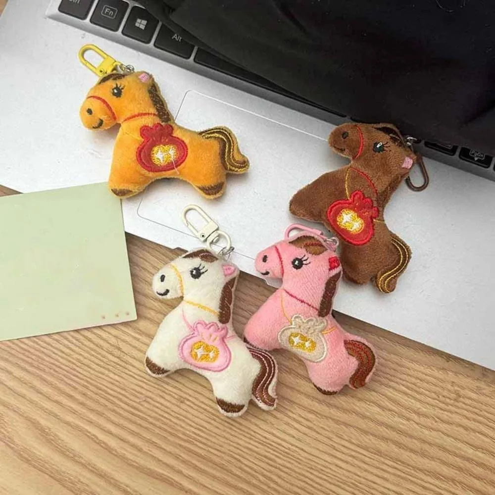 LLavero de caballo de peluche, decoración colgante, adornos para mochila, llavero del año del caballo, diseño bonito, colgante de Pony mascota de la suerte