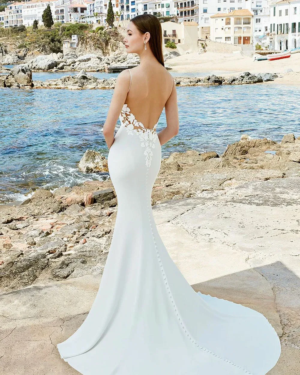 White Women Beach Wedding Dress V neck Backless Lace Appliques Button Mermaid Brides Dress Simple Beach Wedding Gown Customized