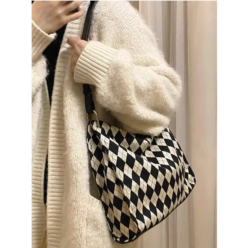 2023 Trendy and High-end Shoulder Bag for Women\'s Spring and Summer Ins. Diamond Checkered Black and White Underarm Bag Handbag