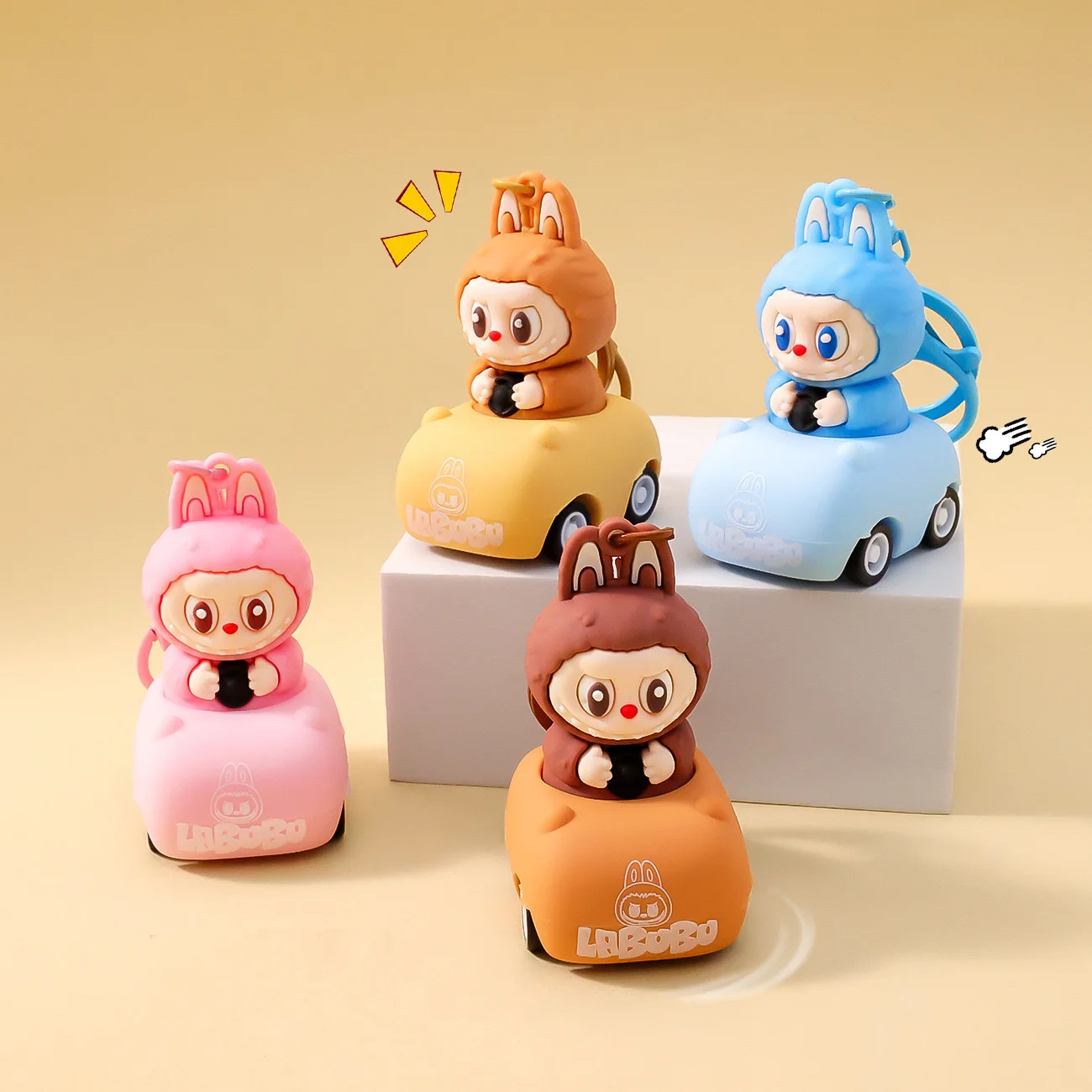 새로운 패션 Labubu kawaii 인형 롤러 자동차 장난감 pvc 소재 키 체인 가방 휴대 전화 매력 열쇠 고리 커플 선물