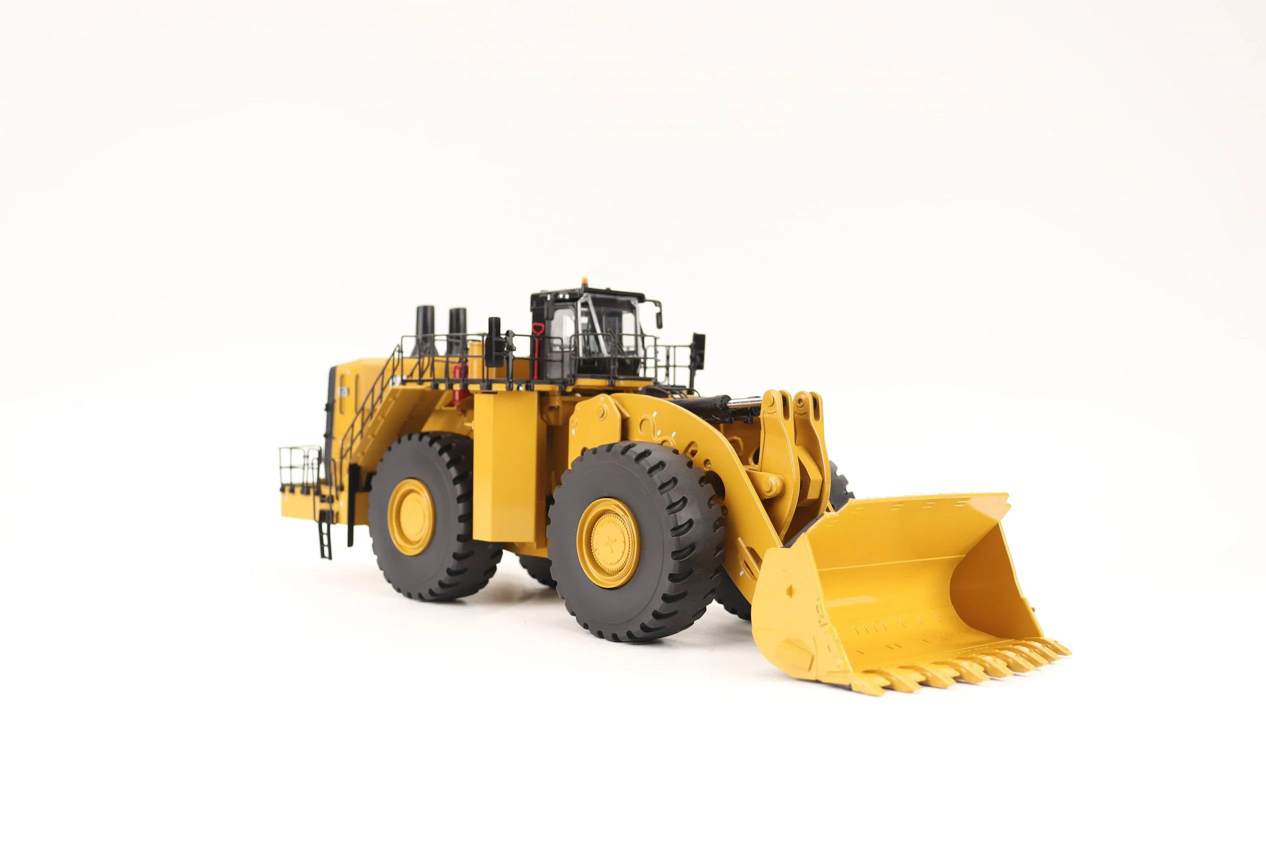 DM 995 Wheel Loader 1/50 Scale By Diecast Masters 85716 Gift New in Box