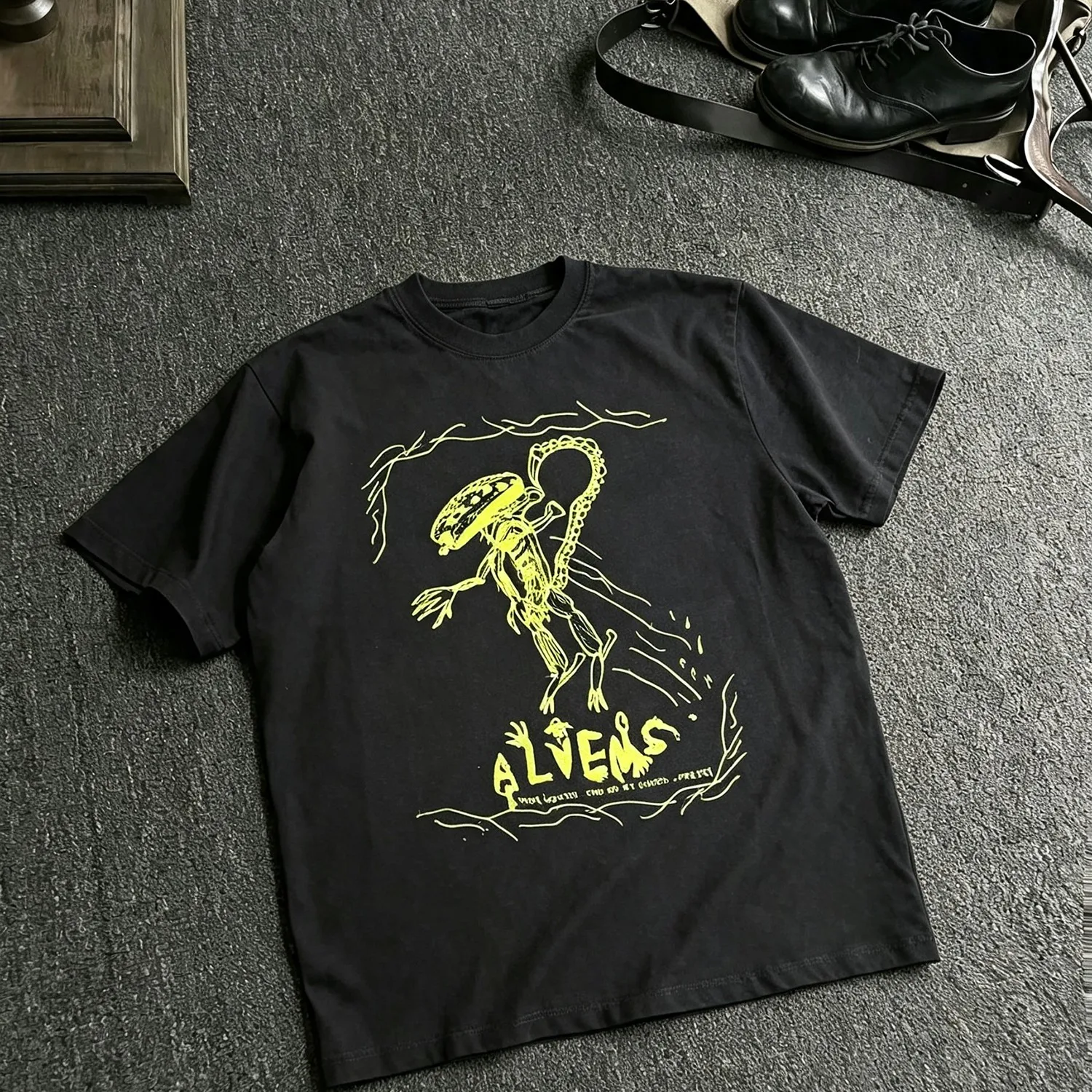 Vintage Alien Xenomorph Graphic T-Shirt Men Women Retro Sci-Fi Horror Movie Distressed Washed Cotton Short Sleeve Tee Unisex Casual Horror Film Top.