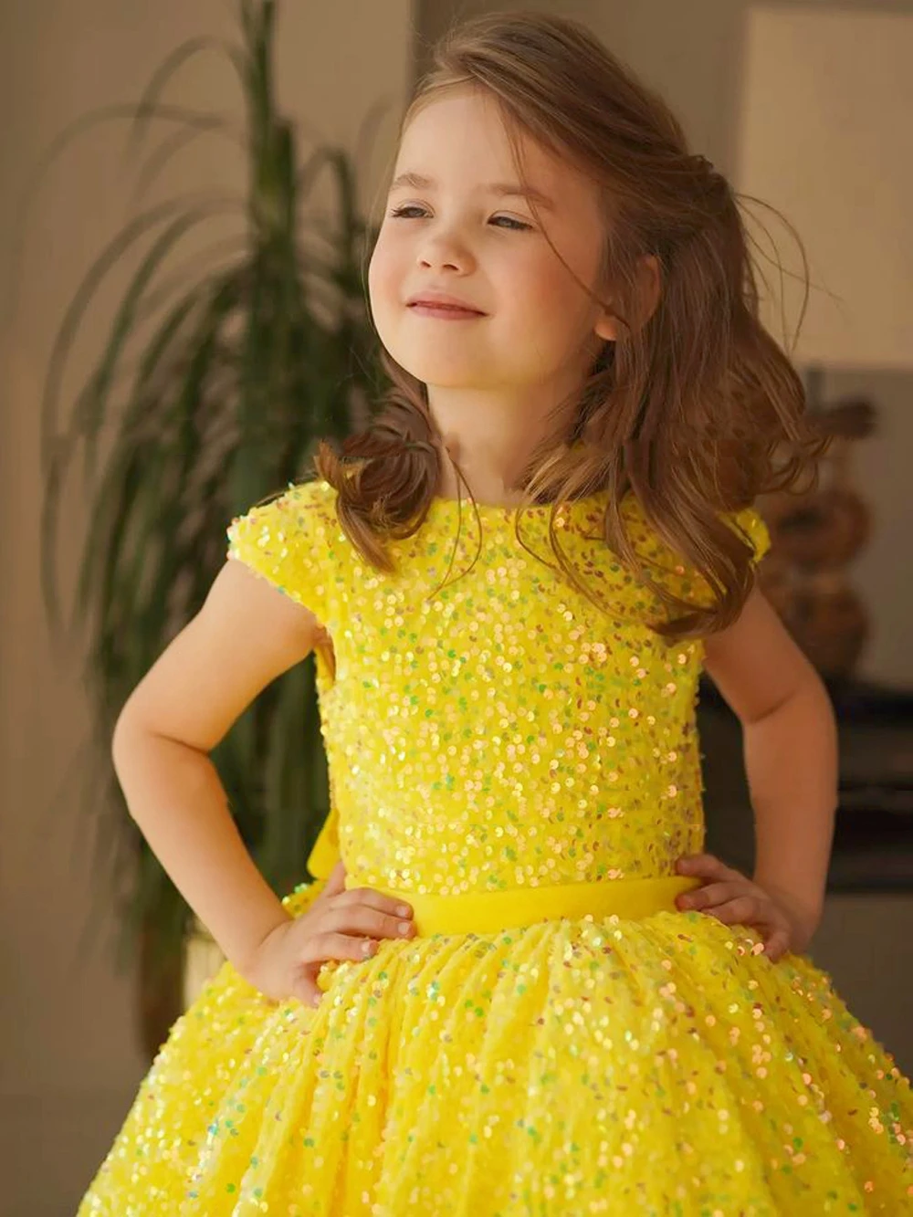 Gelbe kurze Kind Blumen mädchen Kleid Pailletten Kinder für Hochzeits feier Erstkommunion Kleid Kappe Ärmel zeremonielle Kleid Ballkleid