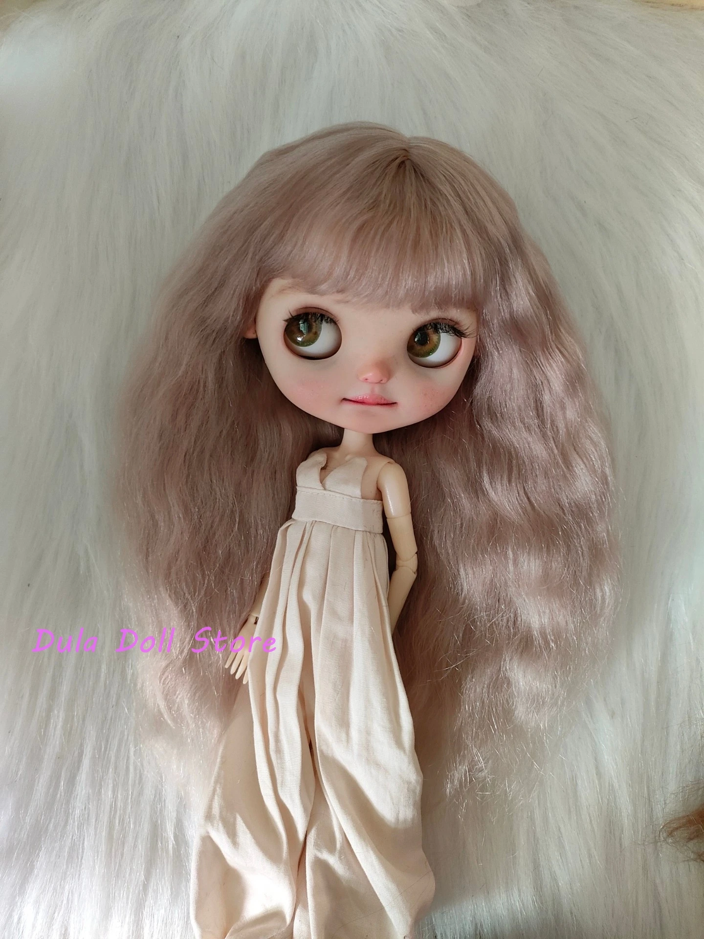 

Dula Doll Wigs for Blythe Qbaby natural Mohair Divide the bangs evenly hard seams for 9-10 inch head