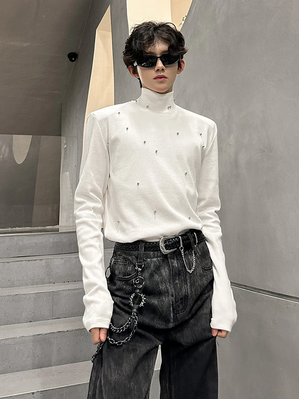 الرجال 2025 الخريف الشتاء جديد الراقية وسادة الكتف تصميم تيز الرجال اللؤلؤ عالية الرقبة تي شيرت الرجال طويلة الأكمام بلون القمم