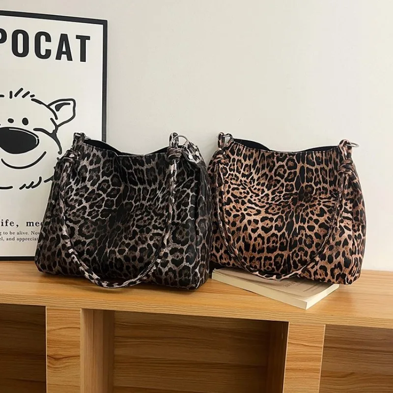 

Chic Timeless Handbag One Shoulder Office Commuting Work Meeting Exquisite Glamorous Charming Dainty Elegant Portable