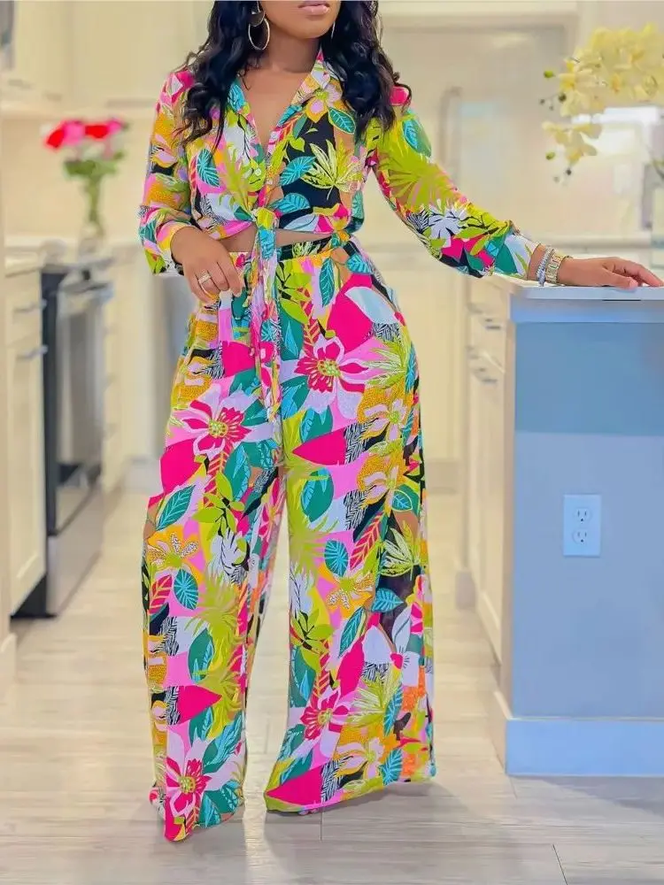 

Комплект из топа с принтом и широких брюк для женщин: модная весенняя коллекция, полиэстер, с завязками на талии, с цветочным узором