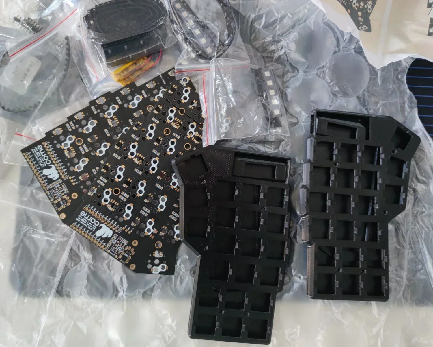 Benutzer definierte cornev 2,1 choc Low-Profile-Split-Tastatur PCB-Kit Materialien Paket drahtlose RGB DIY Horn Split mechanische Tastatur Spiel