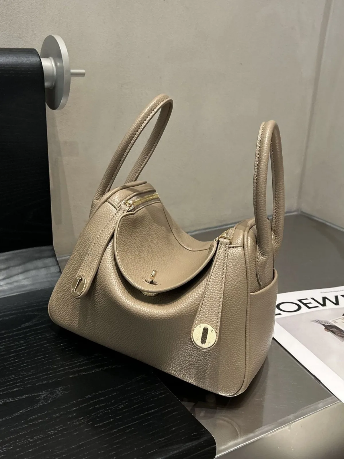 New Fashionable Large Capacity Trendy Comfortable Touch Single Color Practical Commuter Women's Single Shoulder Handbag