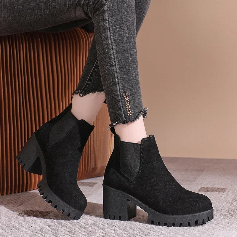 New Winter Casual and Comfortable Thick-soled Round-toe Black Sexy Elegant Warm Square-heeled Short Boots for Women 2024