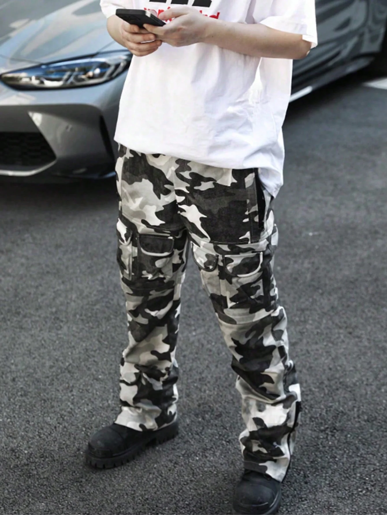 Men's Camo Print Flap Pocket Side Drawstring Waist Loose Cargo Camo Pants, Fall Fashionable loose multi pocket camouflage