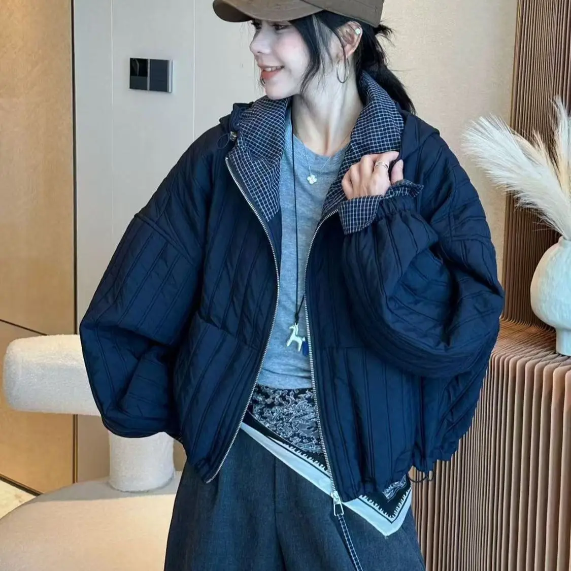 

Куртки-бомберы, женская куртка с двойным лицом, осенняя атласная блестящая прикрашенная на пуговицах, шикарный воротник-стойка, модная светская вечеринка, гламурная