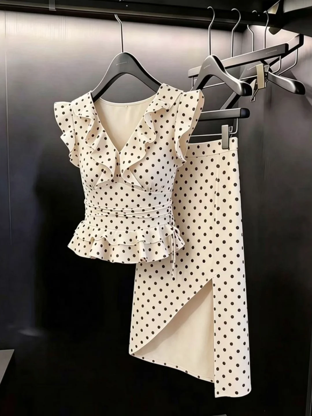 

Summer Fashion Women's Short Sleeve T-Shirt And Polka Dot Skirt Set Sweet Vest High Waist Midi Skirt Two Piece Outfit