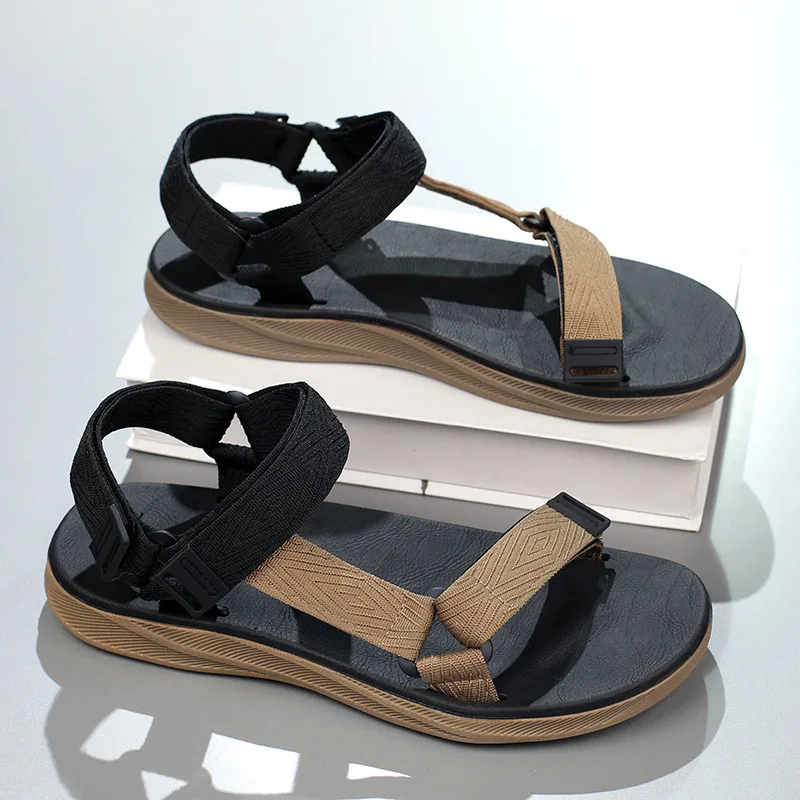 Neue Herren-Sandalen, rutschfest, hochwertige Outdoor-Strandslipper, leichte, langlebige EVA-Schuhe mit weicher Sohle, lässige Schuhe, modische Herrenschuhe
