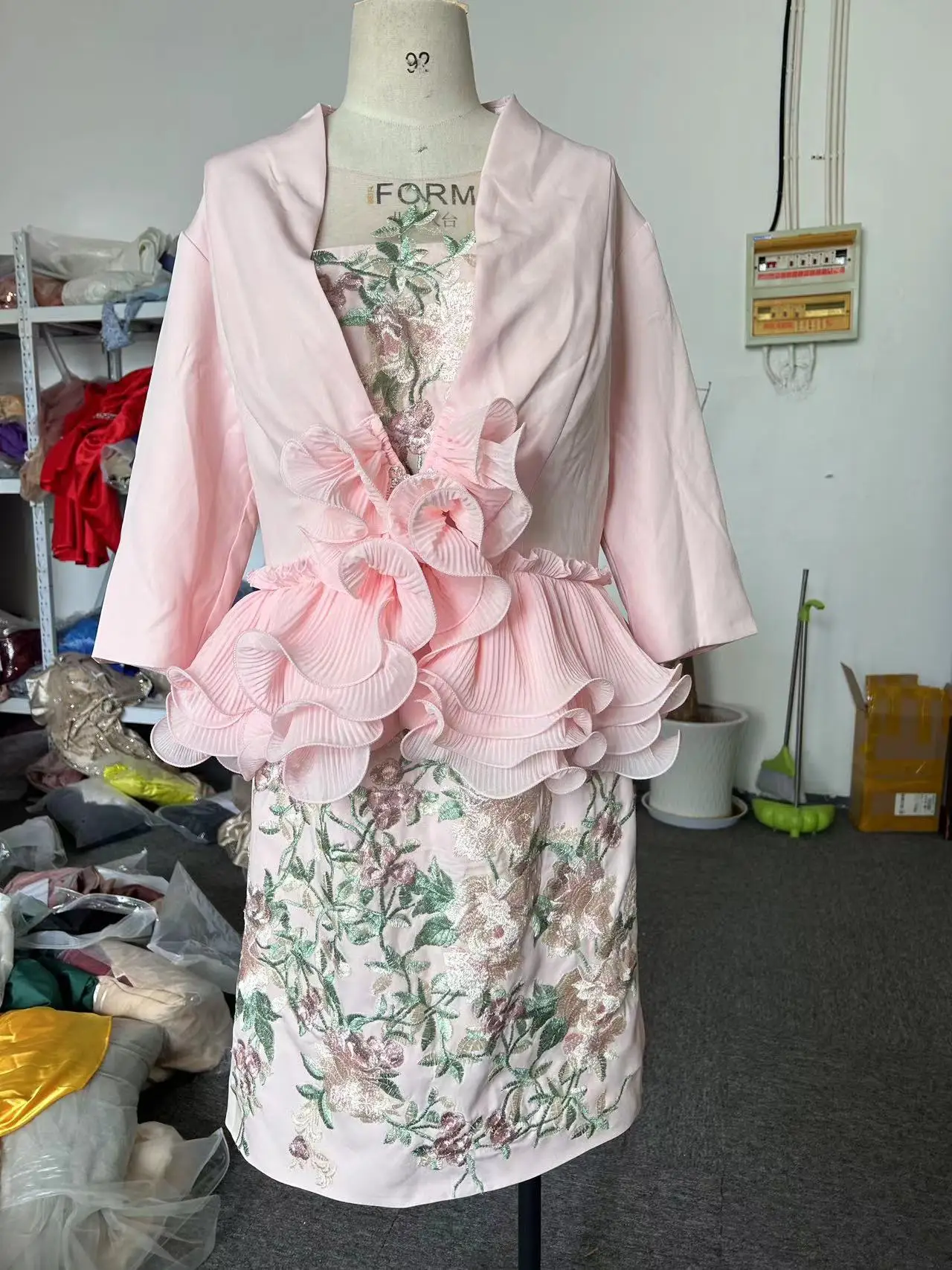 Vestido rosa pálido para madre de la novia, traje de manga larga con volantes de encaje, hasta la rodilla, Formal, para fiesta y invitados de boda,