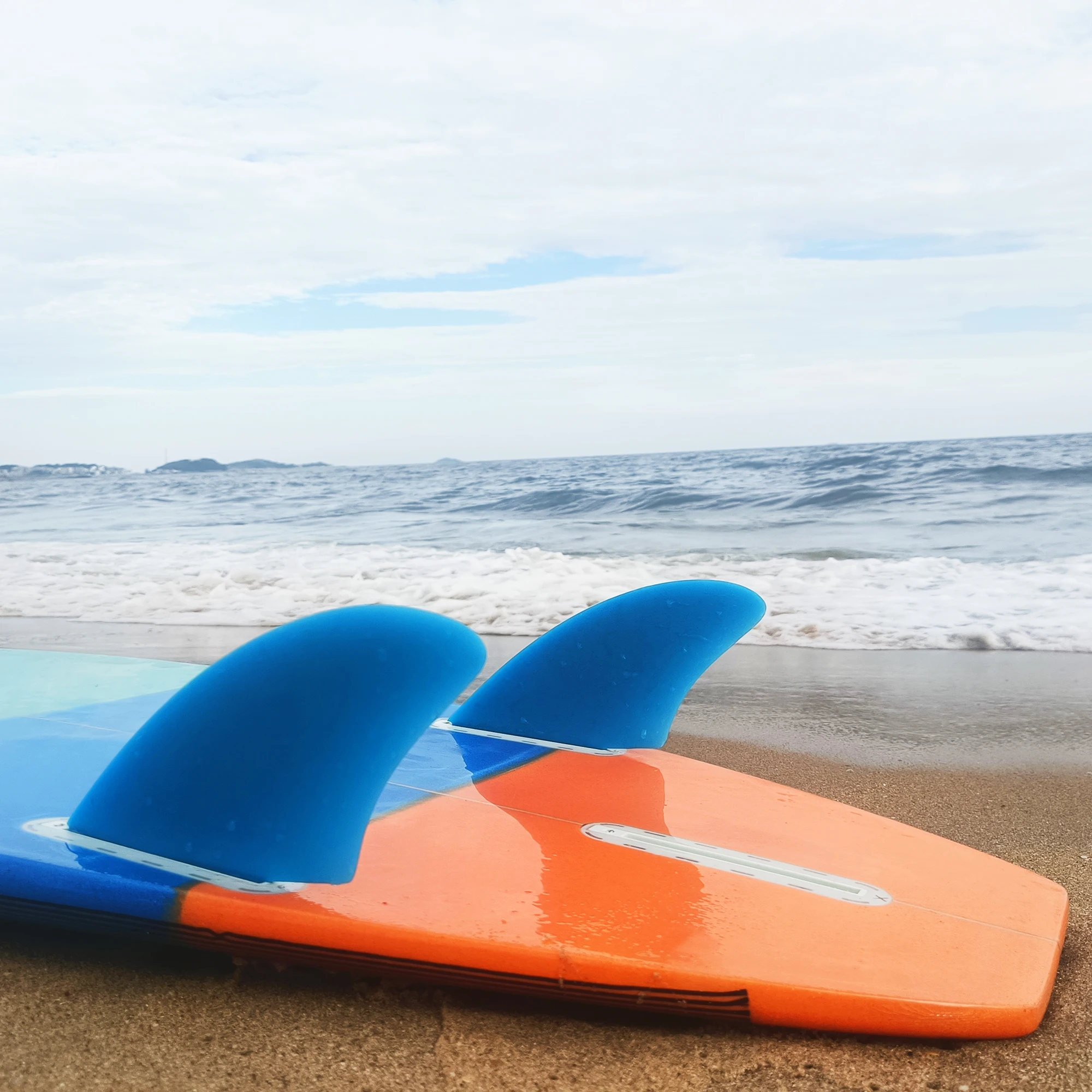 Twin Keel Fins (2 Flossen) Single/Dual II Tab Surfing Fins aus massivem Fiberglas für geringes Gewicht, Haltbarkeit und Top-Performance – Detail 11