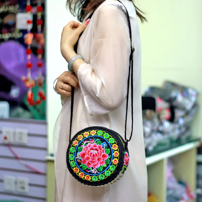 New Ethnic Style Embroidered Bags Embroidered Retro Canvas Casual Small round Bag Women Bag Delicate Pouch Messenger Bag