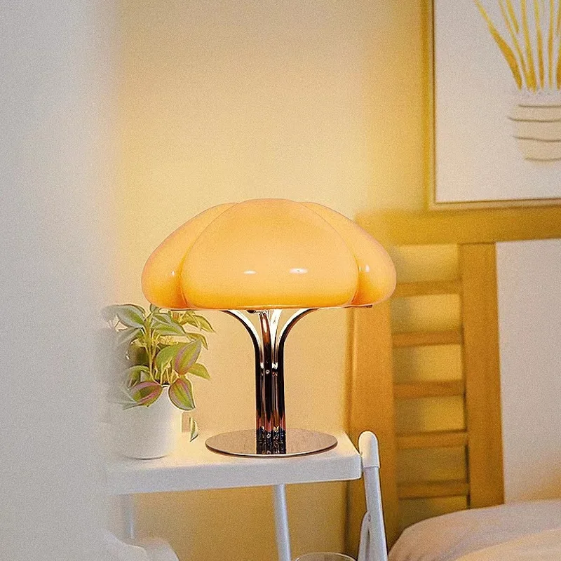 Lámpara de mesa de estilo nórdico para dormitorio, luz cálida de viento para mesita de noche, retro, estudio