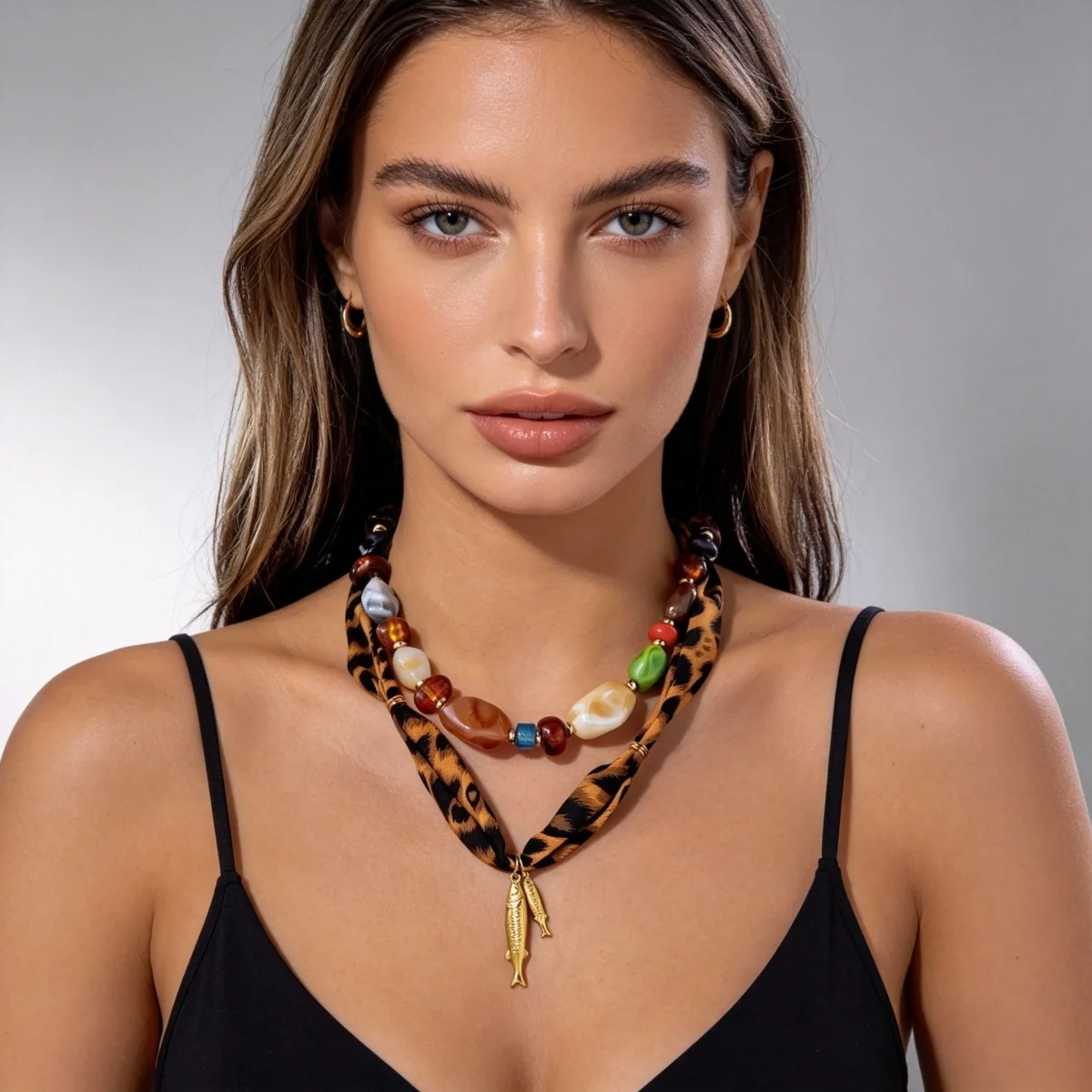 Leopardenmuster-Schalband-Halskette mit Acrylperlen und Edelstahl-Fischanhänger für Damen, Maillard Unregelmäßiger Perlen-Choker-Schmuck – Detail 14