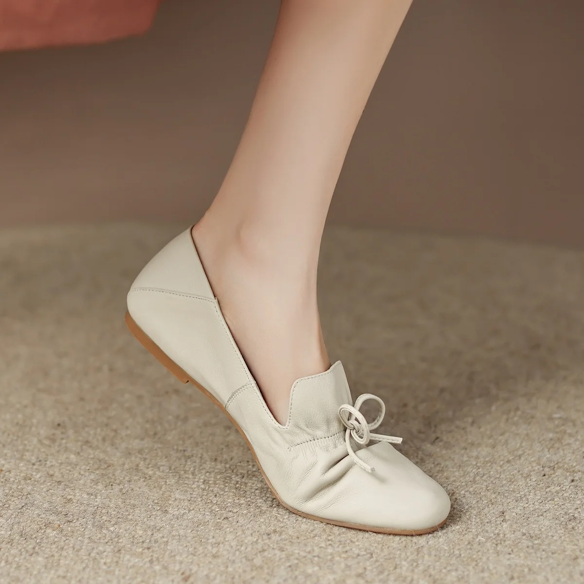 

Real Leather Ladies White Mules Pleated Daily Driving Flats Women Basic Moccasins Big Size 40Casual Loafers Women Slip-On Flats