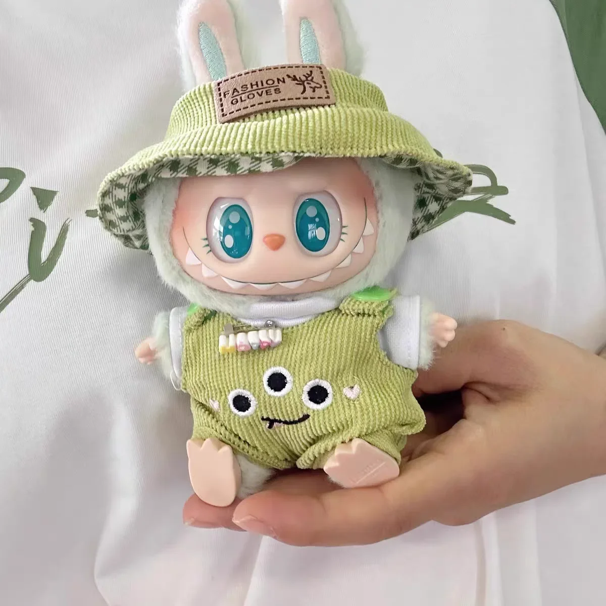 

Labubu V2 Plush Doll Pendant Outfit Accessories Cartoon Overalls Collection with Hat and Lining