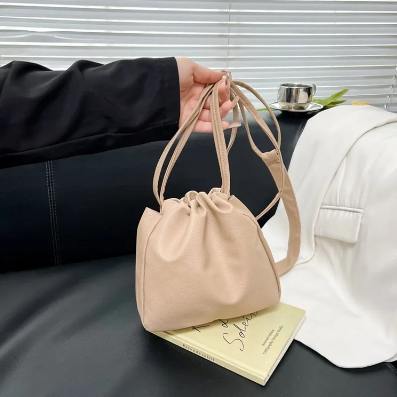 

Classic Simple Diaper Bags For Women Luxury Minimalist Leather Shoulder Bag Elegant Vintage Fashionable Commuter