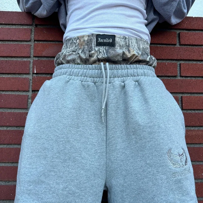 Y2K pantaloni della tuta retrò a doppia vita ricamati con motivo mimetico pantaloni a gamba larga da uomo Trend Casual Streetwear pantaloni larghi