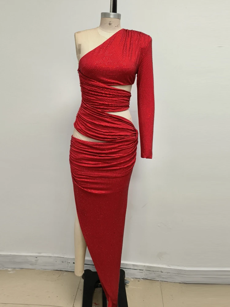 مثير واحد الكتف كم طويل قطع الماس فستان طويل المرأة طيات حمراء الجانب سبليت فساتين ضئيلة مساء حزب المشاهير العباءات