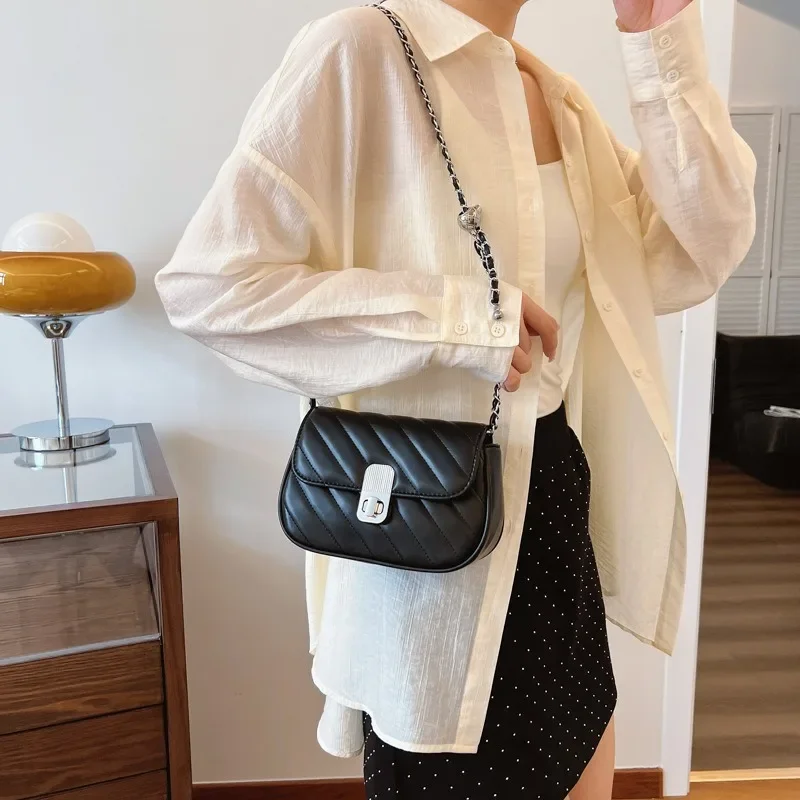 

2025 Summer Ladies' Quilted Chain Bag Elegant Mini Square Crossbody Shoulder Bag Multi-functional Fashion Accessory