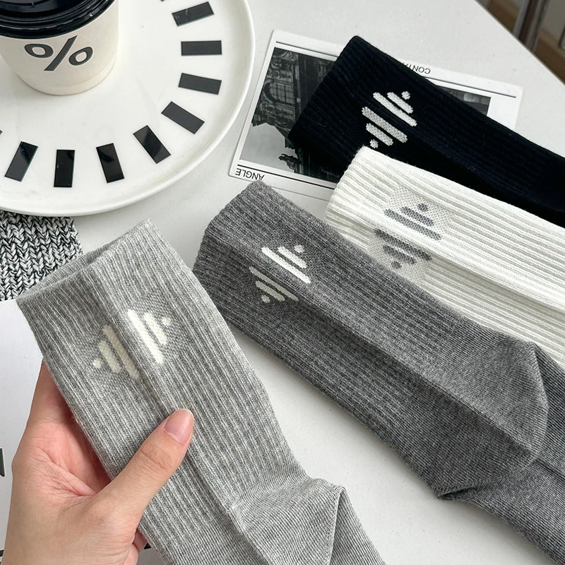 New Men's Socks Autumn Winter Casual Sports Socks Casual Absorb Sweat Basic Long Men Crew Socks Simple Breathable Solid Color