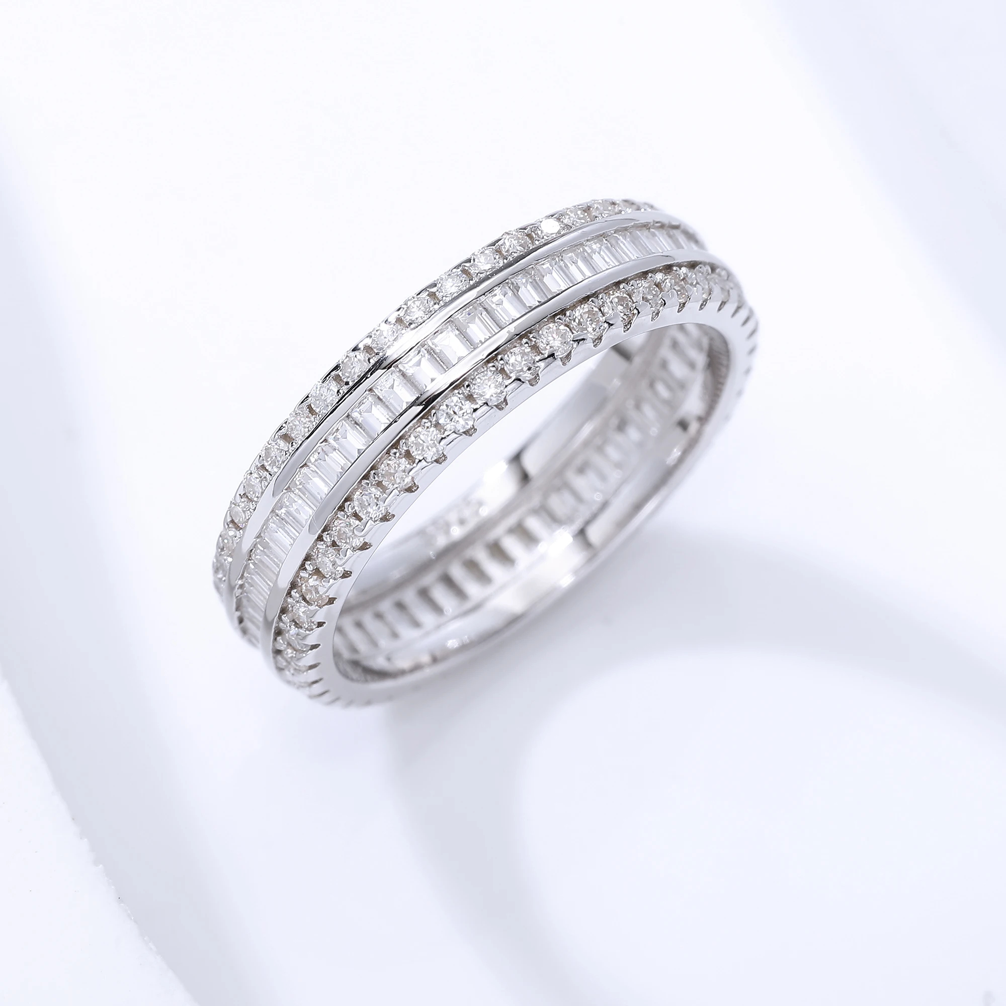 Vintage And Fashion S925 Silver Plated 18K White Gold Women Moissanite Ring Gemstone 1.1CT For Party Gifts